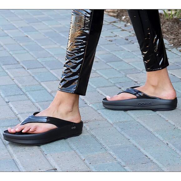 Oofos Mens 10 Womens 12 Black Oolala Flip Flop Thong Recovery Sandals P1-105 - Picture 3 of 9